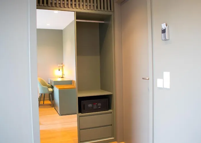 Отель Quinta Do Pedregal &